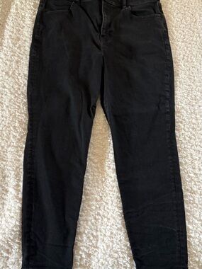 American Eagle Outfitters Women’s Black Curvy High Rise Size 18 Short